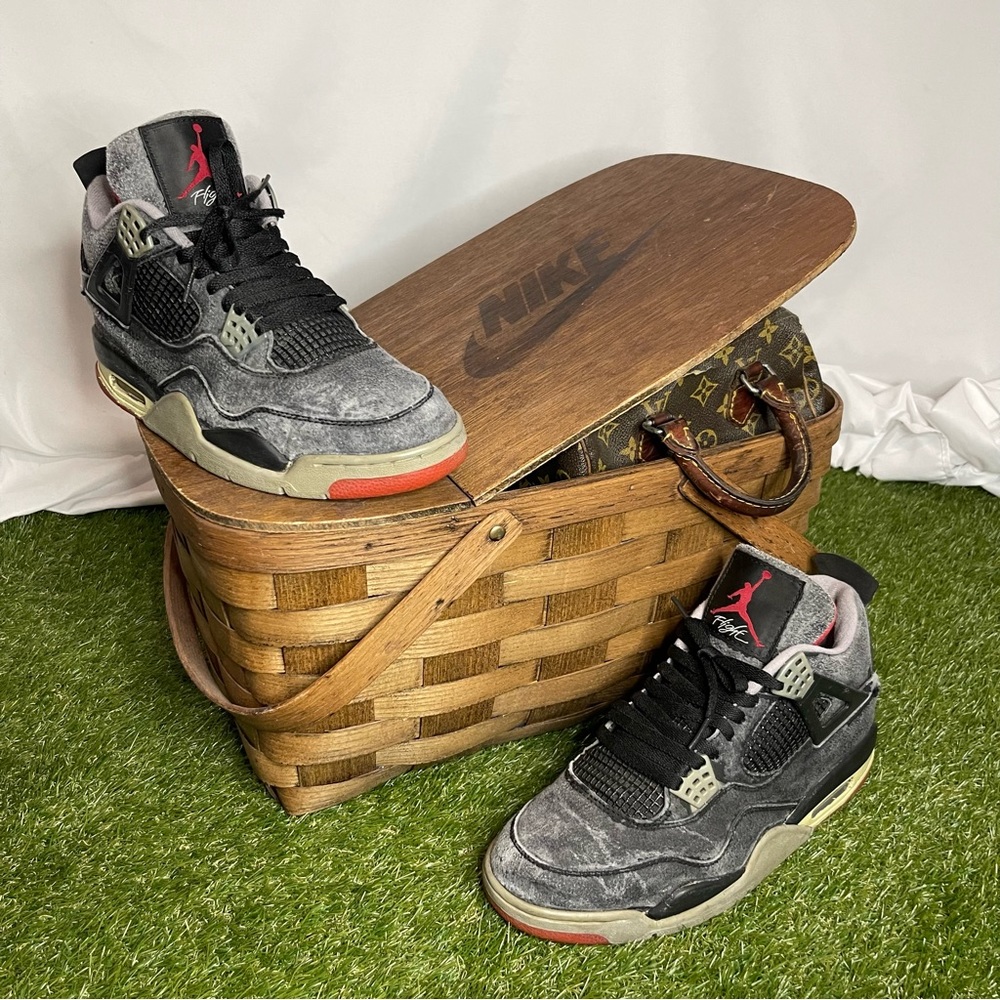Vintage 1999 Air Jordan 4 Bred
